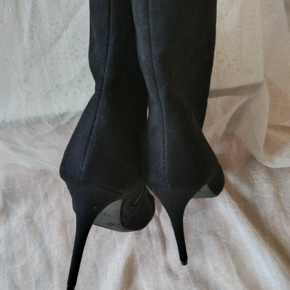 Black suede Rouge! peep toes ankle booties, size 6 1/2 - Picture 4 of 11